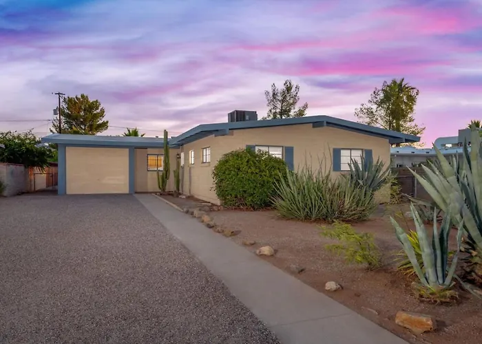 Mid-century, 3 Bedroom 2ba, Central, Long *