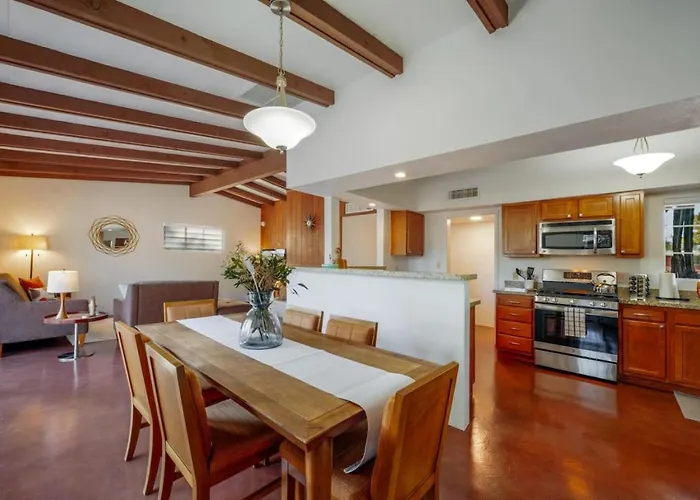 Dom wakacyjny Mid-century, 3 Bedroom 2ba, Central, Long