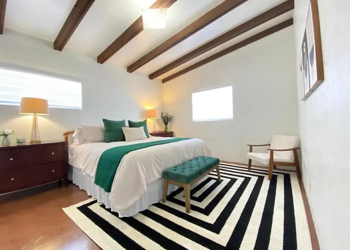 Mid-century, 3 Bedroom 2ba, Central, Long *