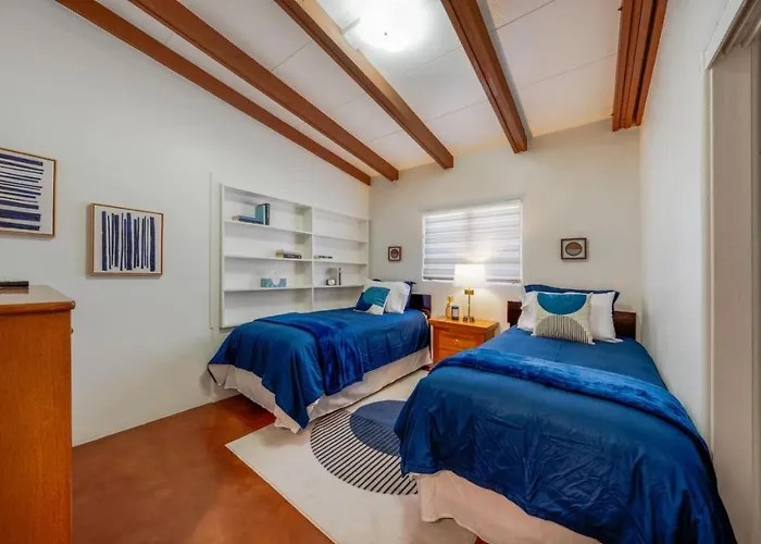 Mid-century, 3 Bedroom 2ba, Central, Long Сasa de vacaciones *