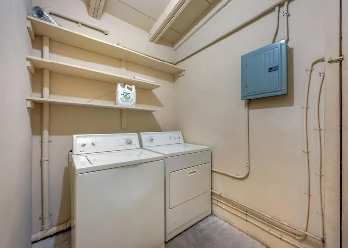 Mid-century, 3 Bedroom 2ba, Central, Long Сasa de vacaciones