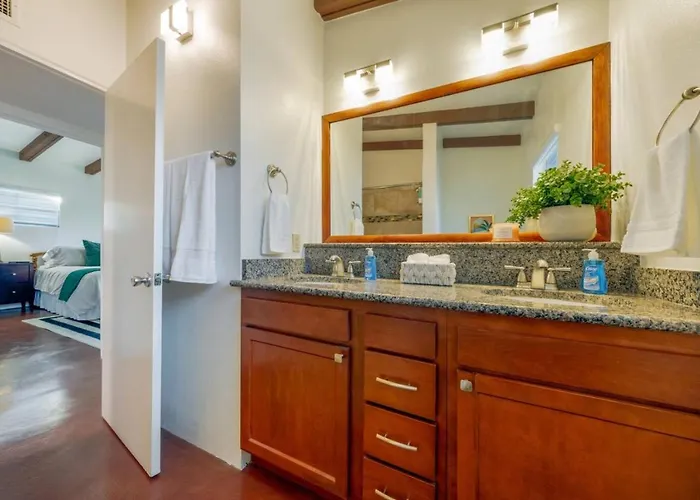 Сasa de vacaciones Mid-century, 3 Bedroom 2ba, Central, Long *