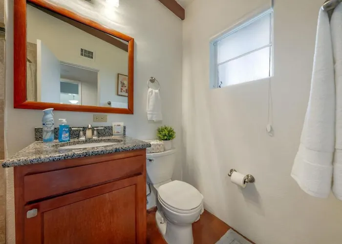 Mid-century, 3 Bedroom 2ba, Central, Long Сasa de vacaciones