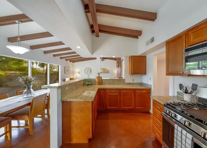 Mid-century, 3 Bedroom 2ba, Central, Long *